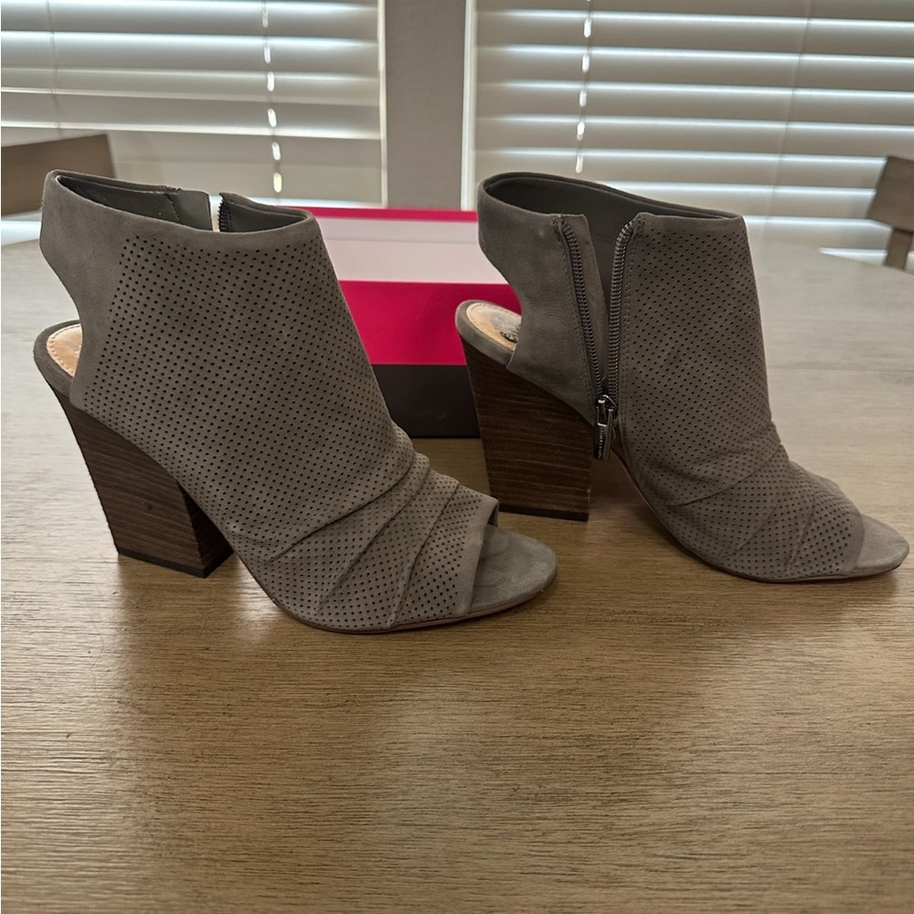 Vince Camuto VC-KENTVI greystone size 9 new with box